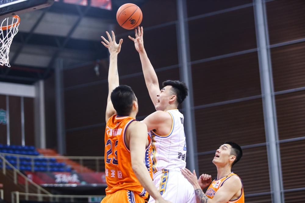 内马尔赛后谦逊发言登热搜，休斯顿火箭大胜北京首钢引发热议的简单介绍